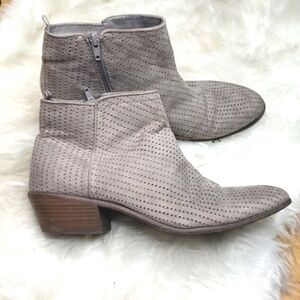 Gap perforated gray boots 10